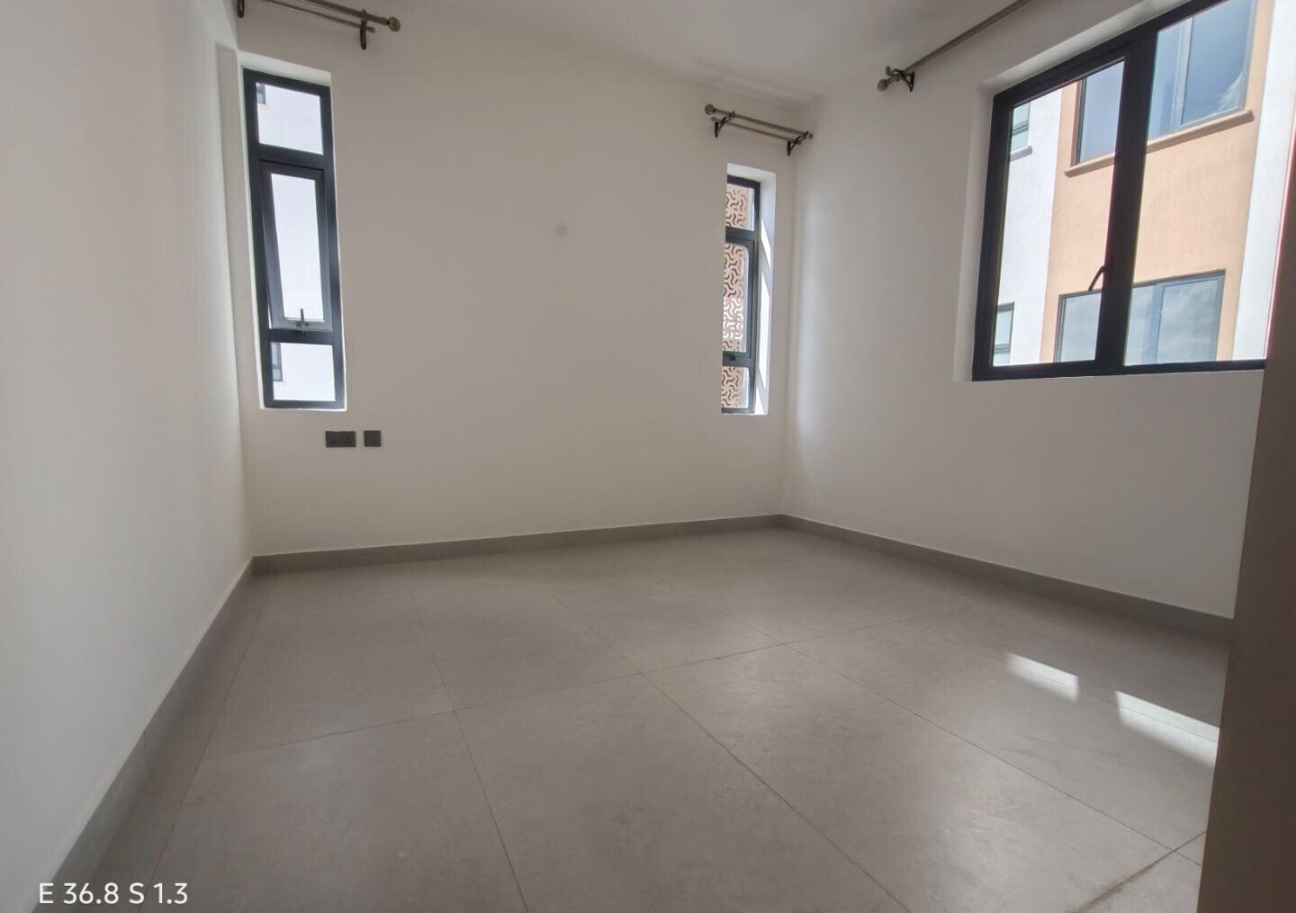 2BR with Fitted Kitchen & Gym Access - Spring Valley