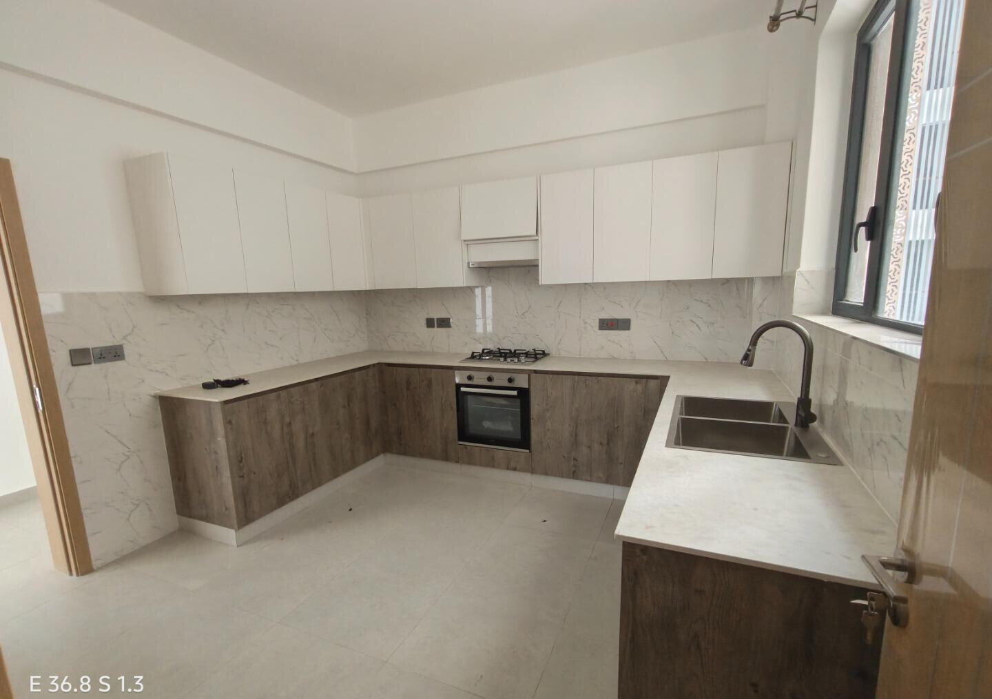 2BR with Fitted Kitchen & Gym Access - Spring Valley