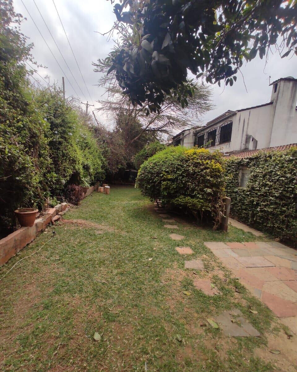 4BR Townhouse with Private Garden & Fireplace in Quiet Kilimani Court