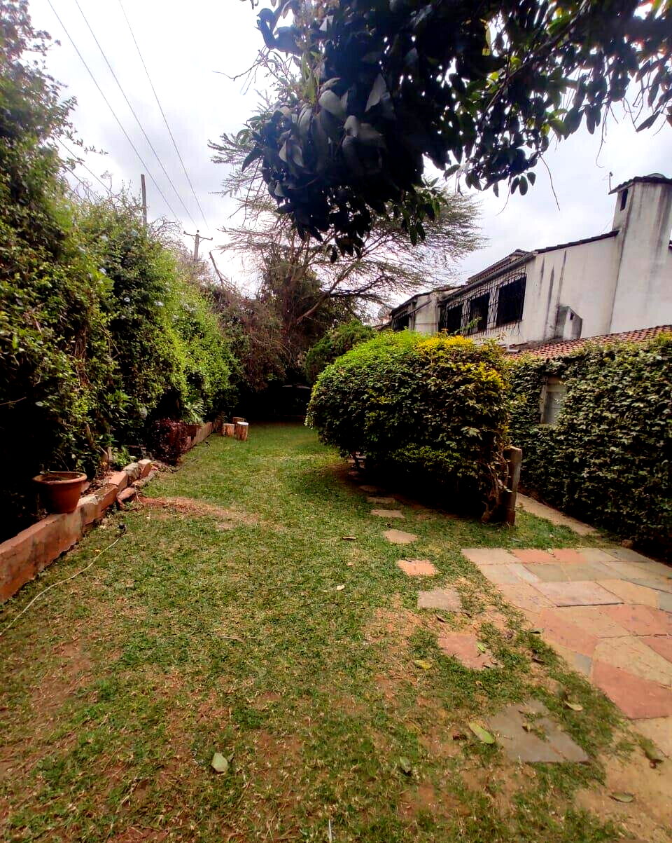 4BR Townhouse with Private Garden & Fireplace in Quiet Kilimani Court