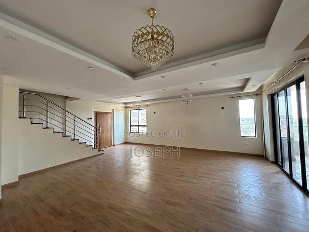 5bdrm Apartment in 3Rd Parklands for sale