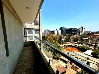 5bdrm Apartment in 3Rd Parklands for sale - Image 3