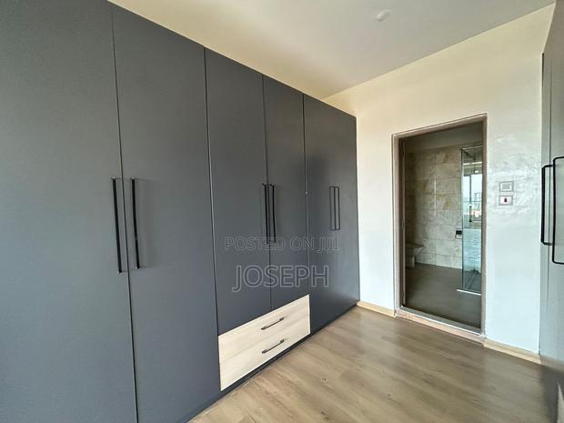 5bdrm Apartment in 3Rd Parklands for sale