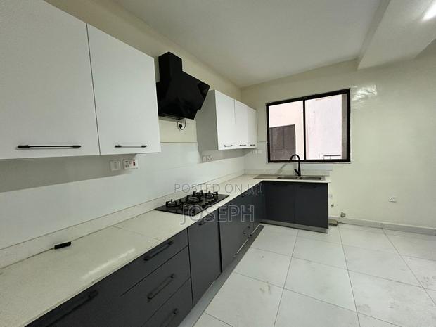 5bdrm Apartment in 3Rd Parklands for sale