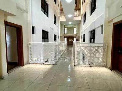 5bdrm Apartment in 3Rd Parklands for sale - Image 2