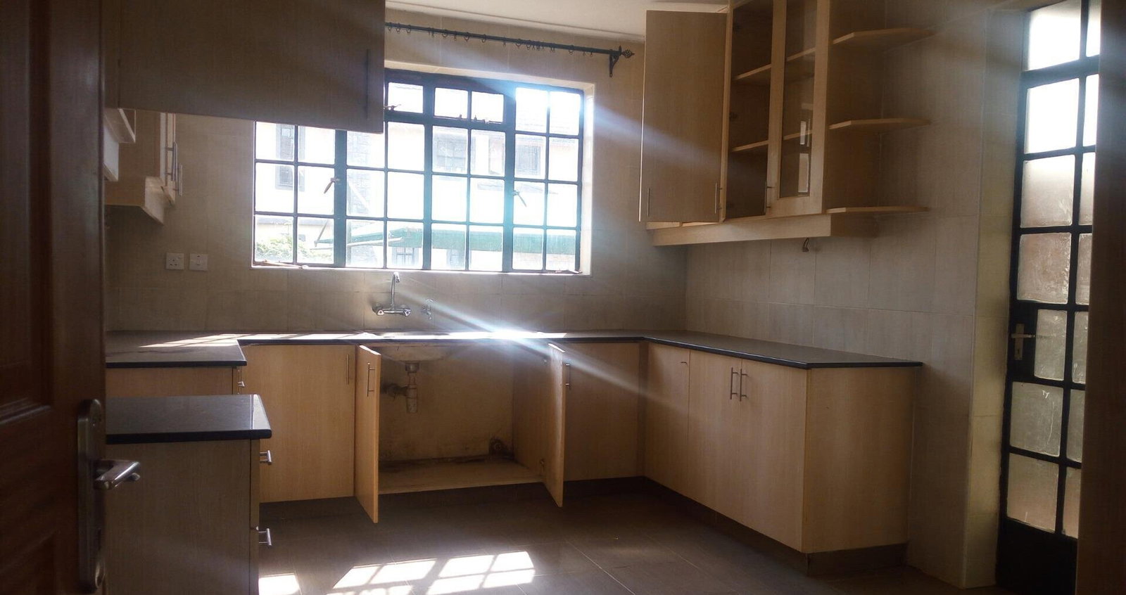 4BR Modern Villa with Private Garden & DSQ - Runda