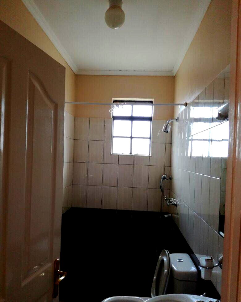 4BR All En-Suite Townhouse with Private Garden - Mlolongo