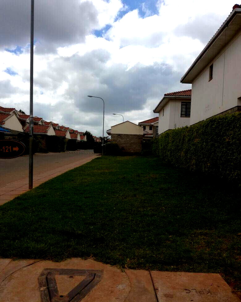 4BR All En-Suite Townhouse with Private Garden - Mlolongo
