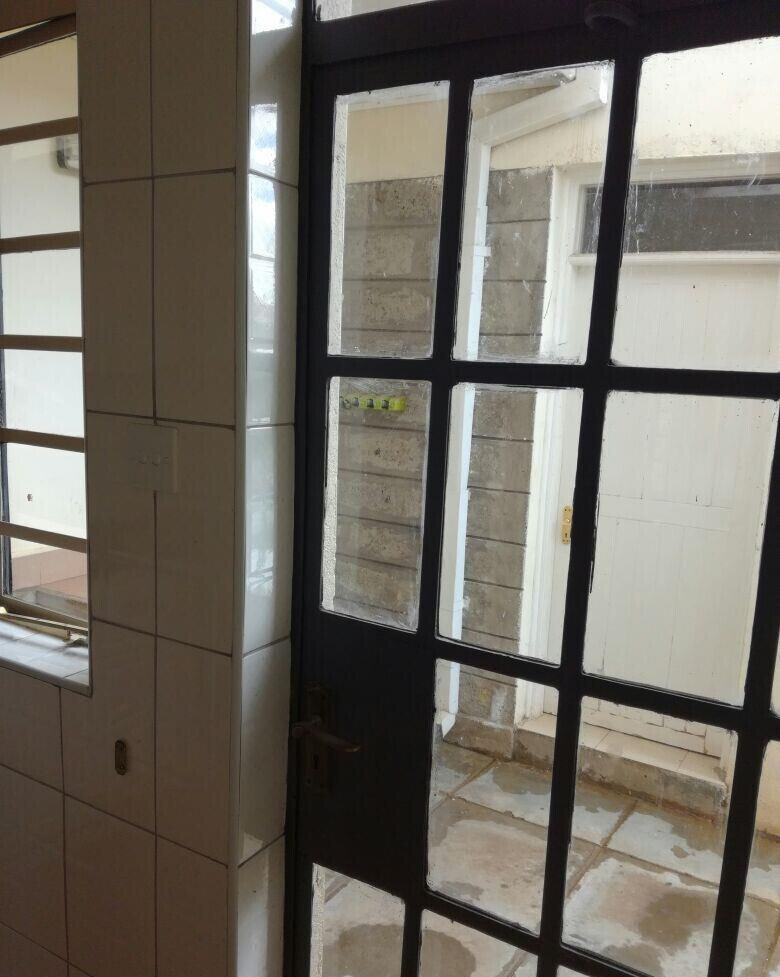 4BR All En-Suite Townhouse with Private Garden - Mlolongo