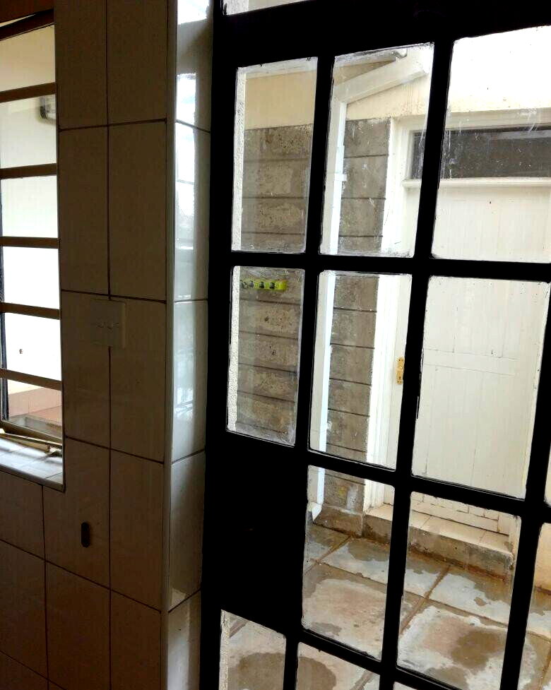 4BR All En-Suite Townhouse with Private Garden - Mlolongo