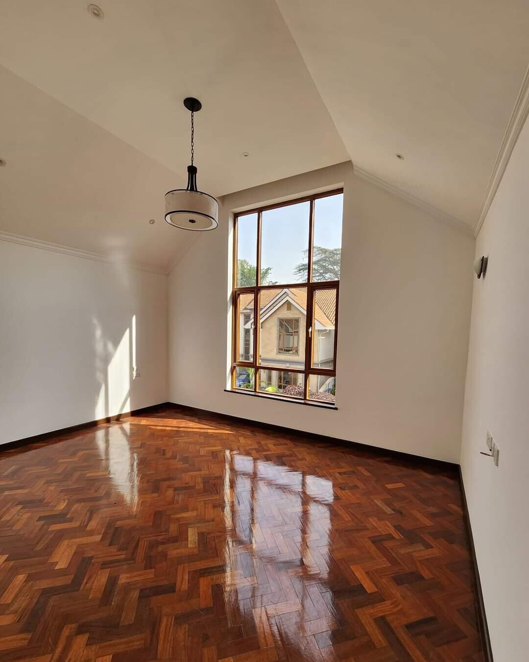 Newly Built 5-Bed Townhouse with Wooden Floors - Lavington