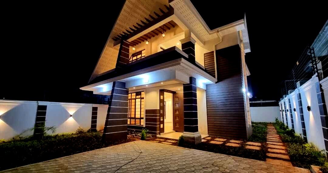 4BR Villa with Pool, Clubhouse & Staff Quarter - Membley Estate