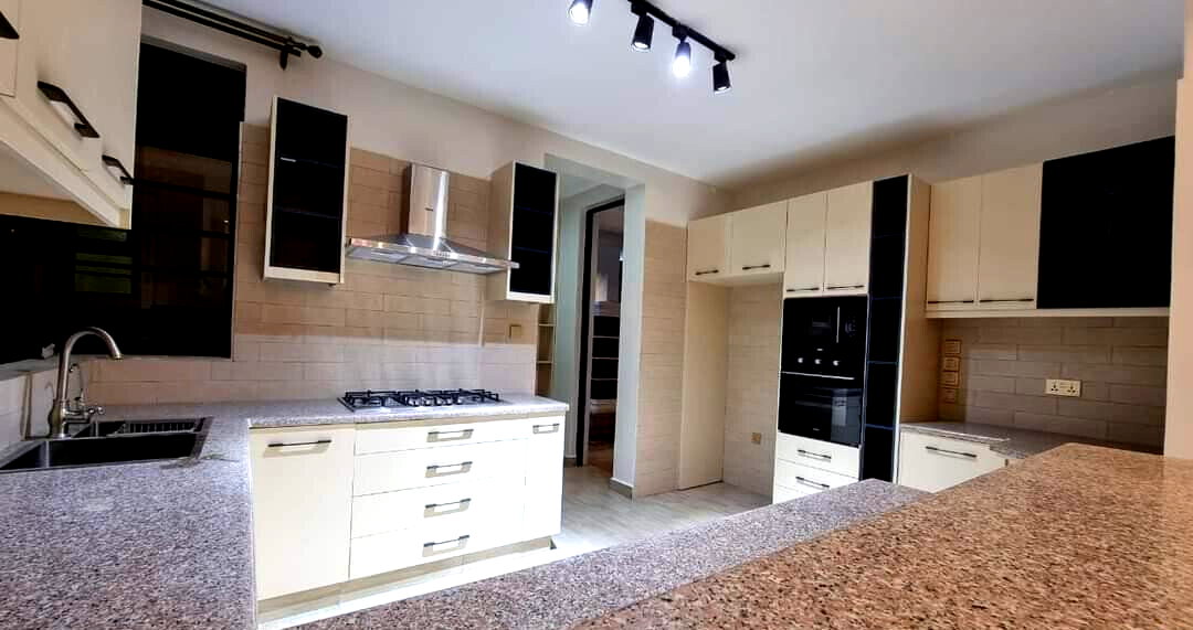 4BR Villa with Pool, Clubhouse & Staff Quarter - Membley Estate