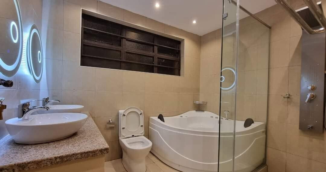 4BR Villa with Pool, Clubhouse & Staff Quarter - Membley Estate