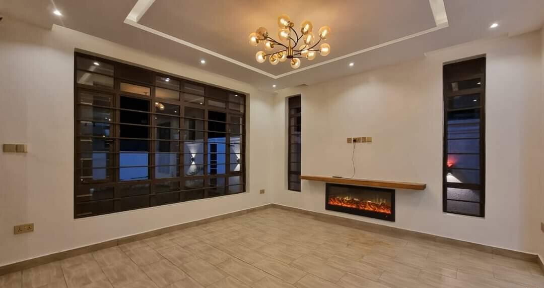 4BR Villa with Pool, Clubhouse & Staff Quarter - Membley Estate