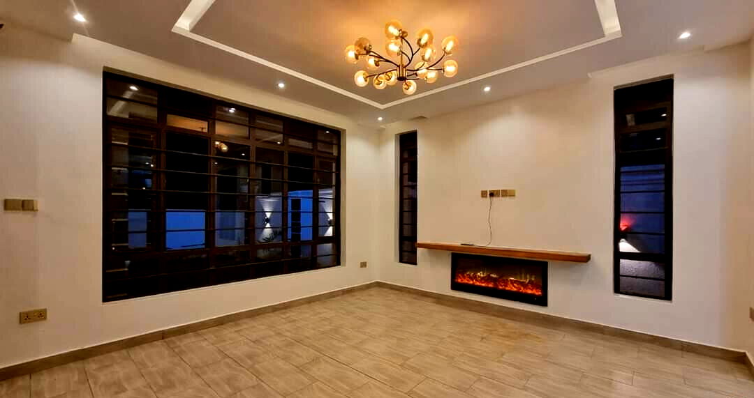 4BR Villa with Pool, Clubhouse & Staff Quarter - Membley Estate