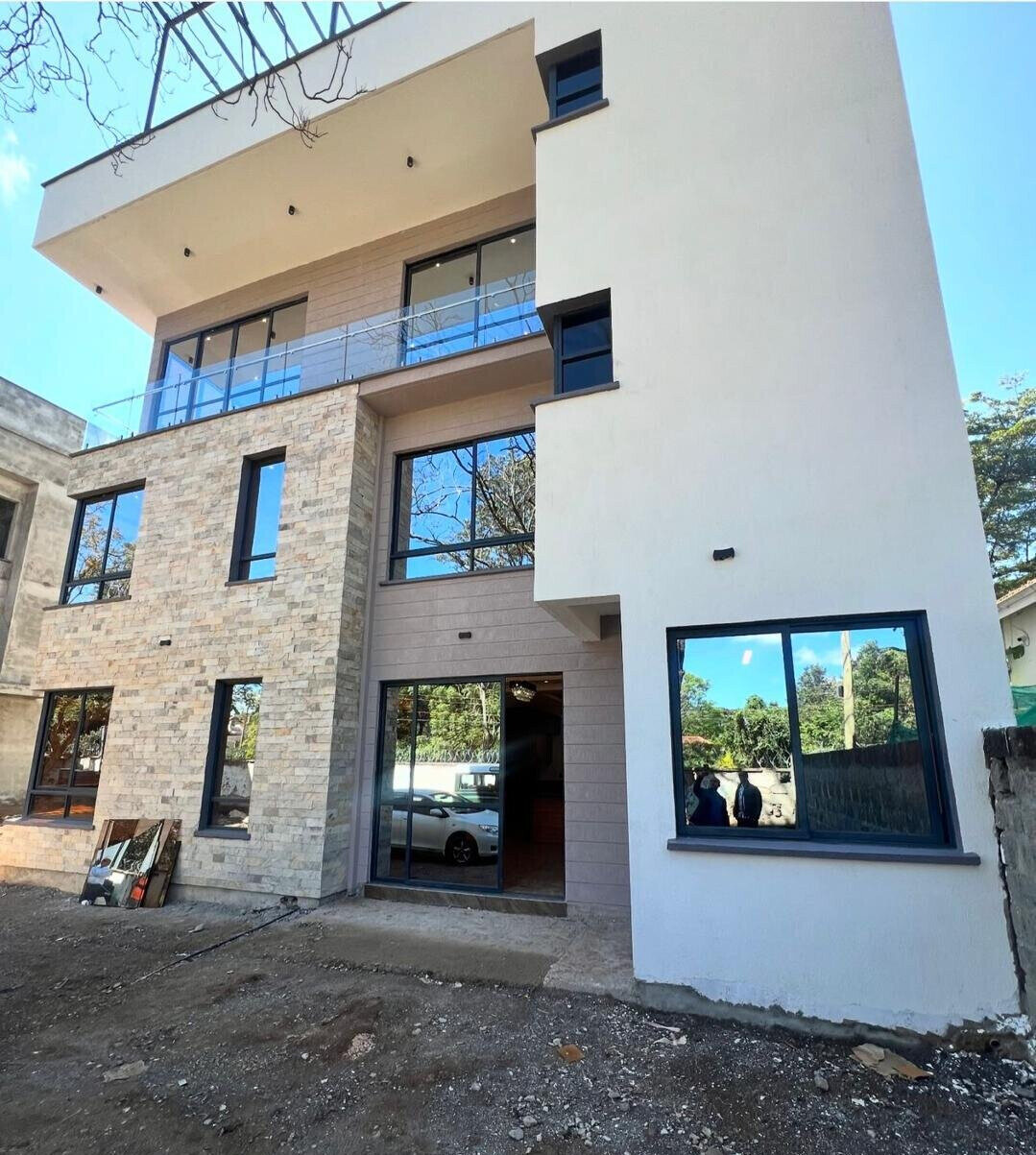 New 4-Ensuite Townhouse with Rooftop Terrace - Lavington