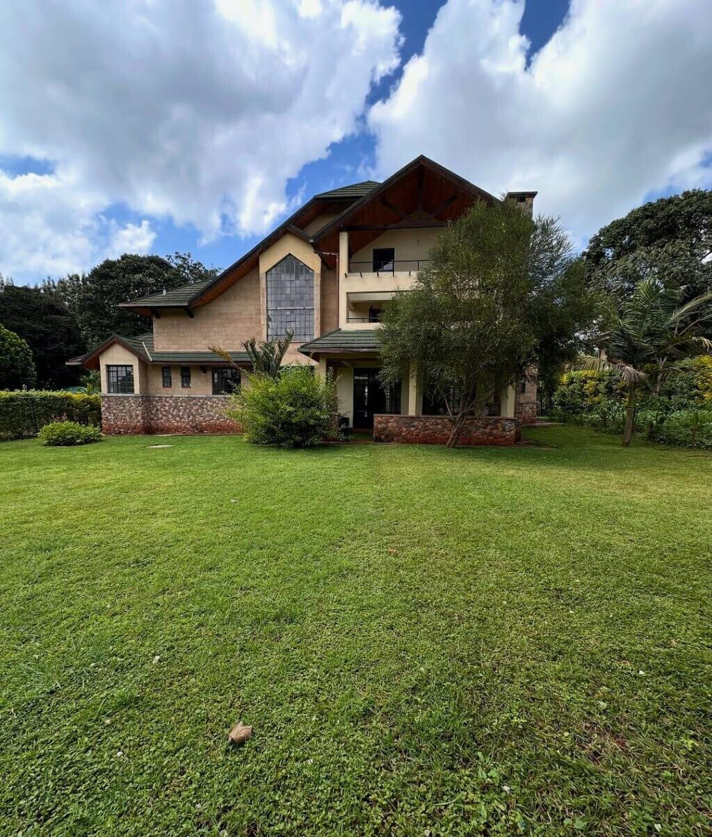 Half-Acre Townhouse with Sunken Lounge & Fireplace – Karen