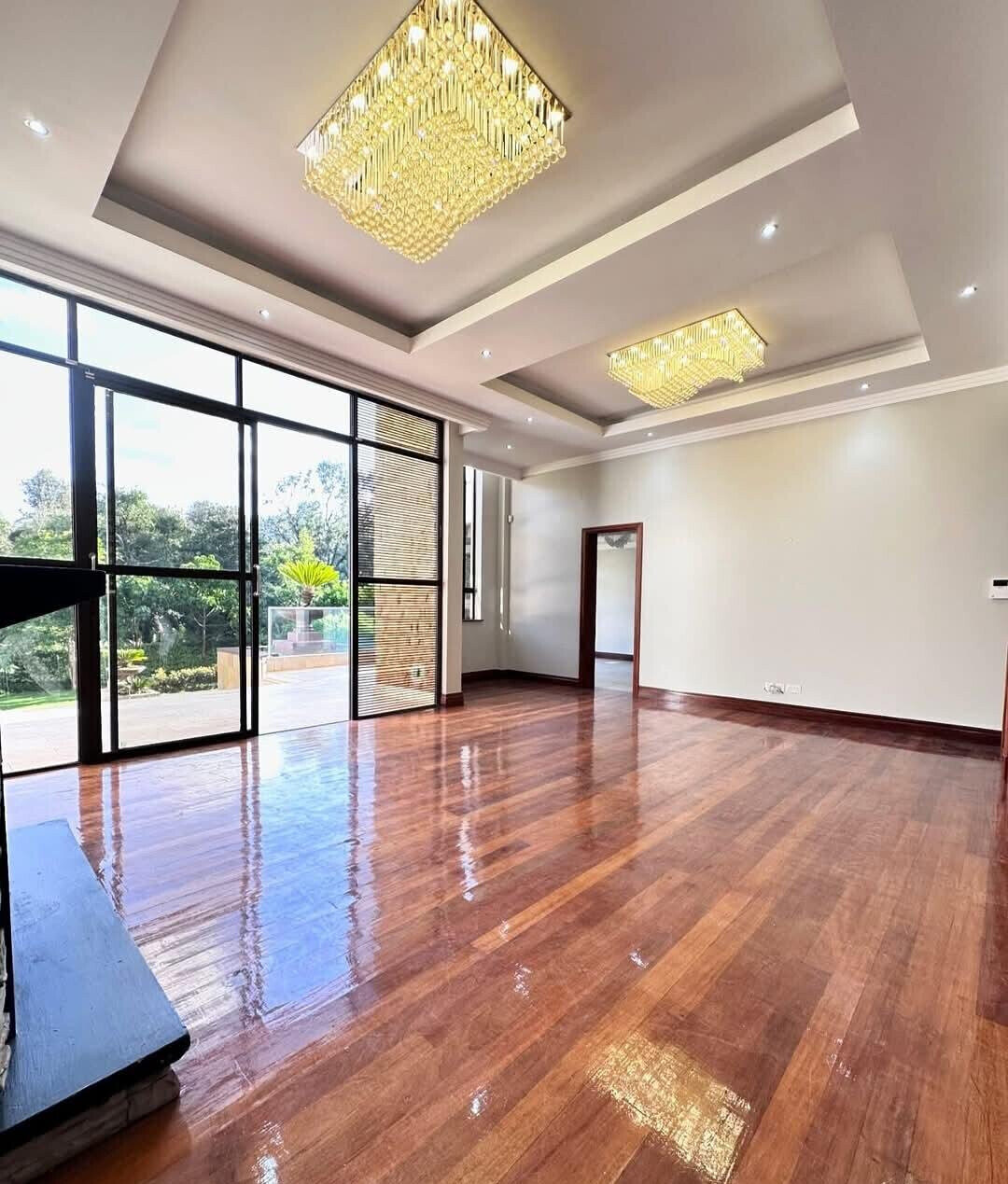 5-Ensuite Villa with Shared Pool on Half-Acre – Karen