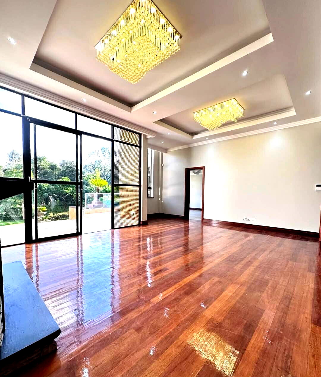 5-Ensuite Villa with Shared Pool on Half-Acre – Karen