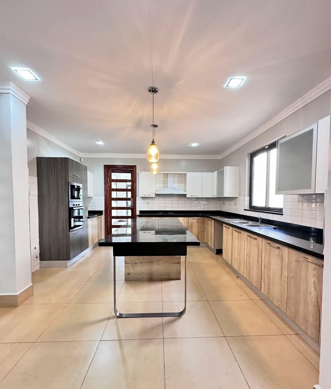 5-Ensuite Villa with Shared Pool on Half-Acre – Karen