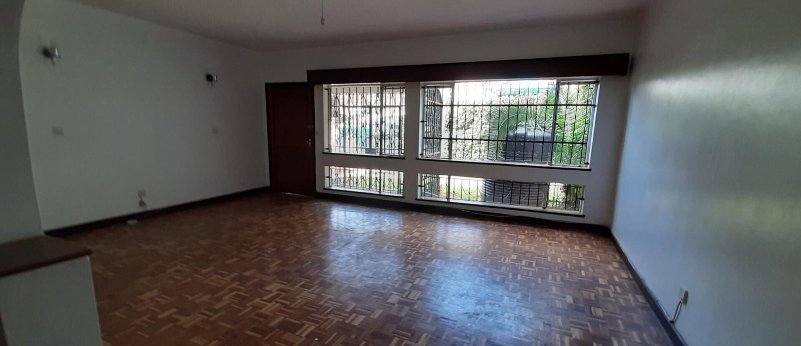 4-Ensuite Townhouse with Private Garden & DSQ - Westlands