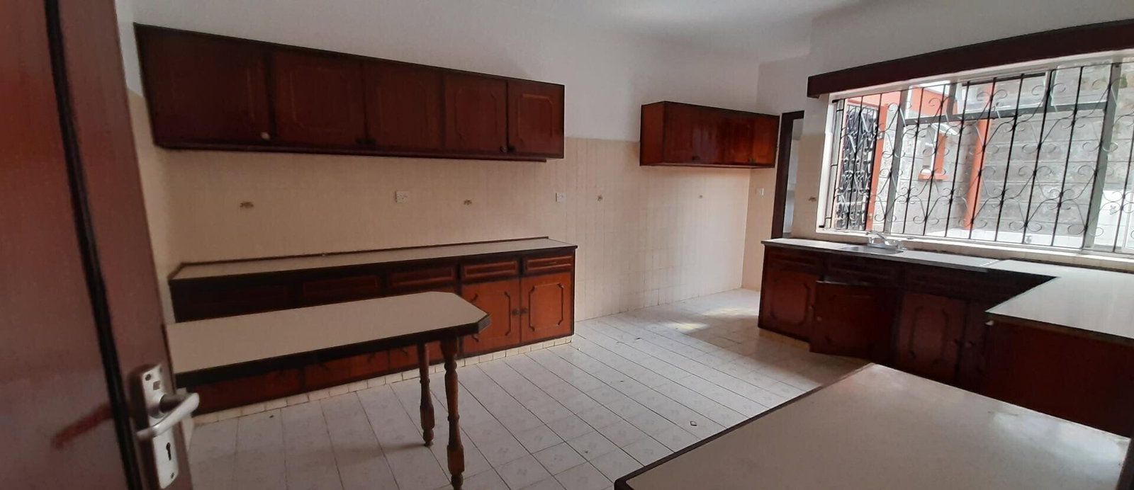 4-Ensuite Townhouse with Private Garden & DSQ - Westlands