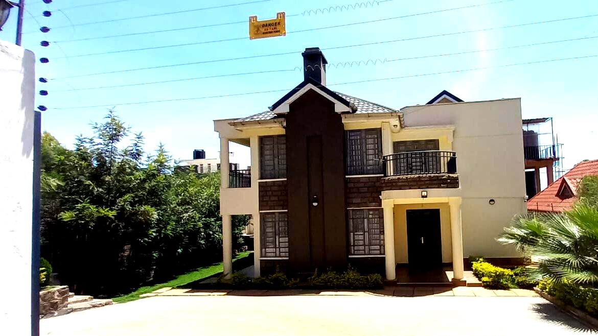 4BR Villa with Windmill Views & DSQ - Ngong
