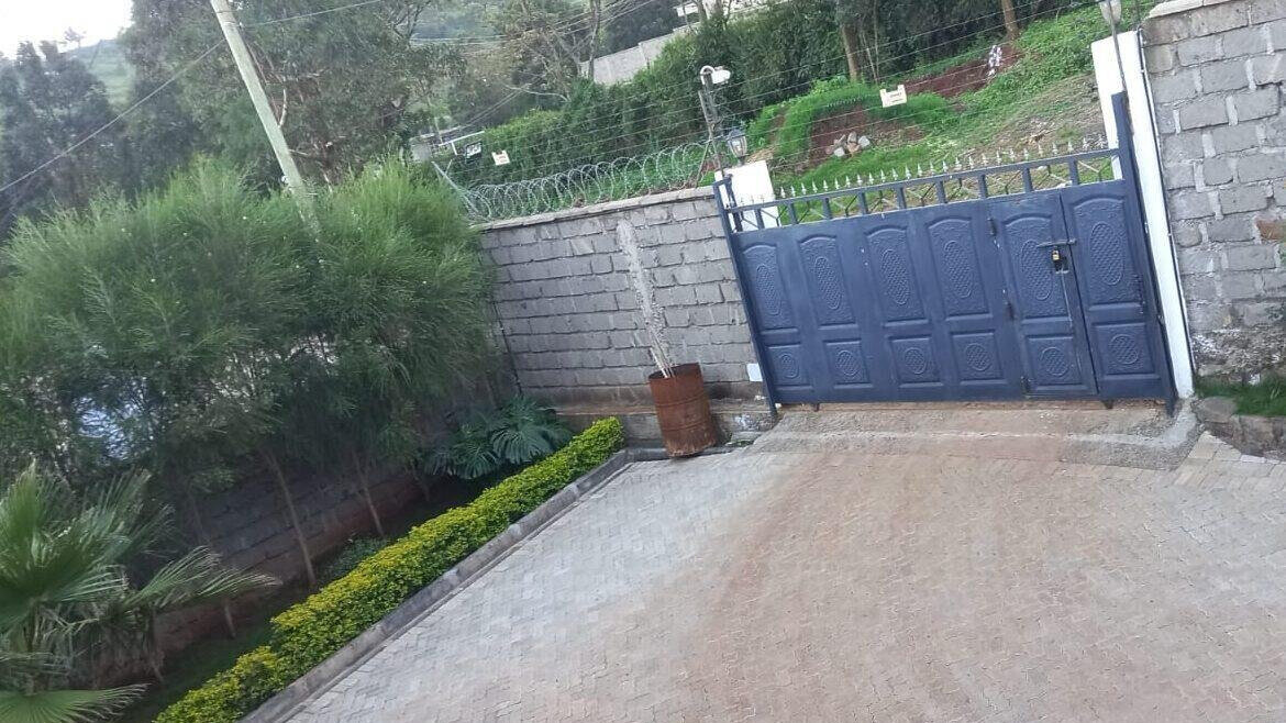 4BR Villa with Windmill Views & DSQ - Ngong