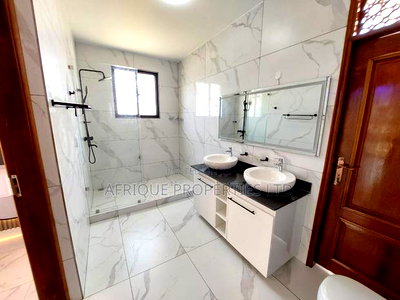 3bdrm Mansion in Mtwapa for sale - Image 11