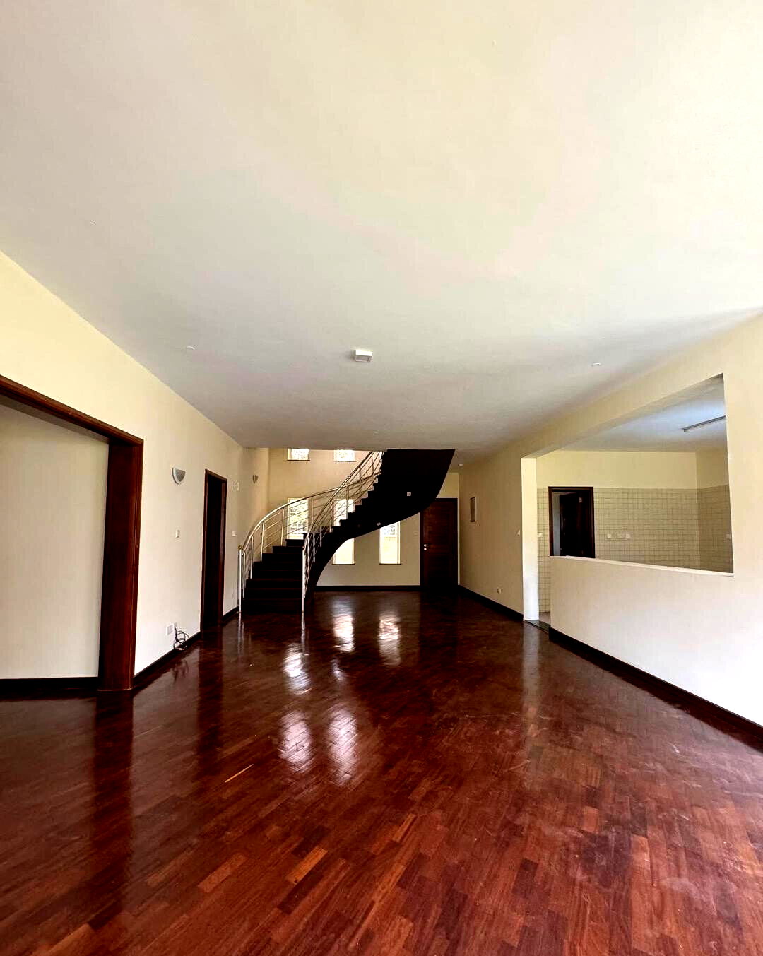 Corner Villa on Large Plot with Walk-In Closet - Lavington