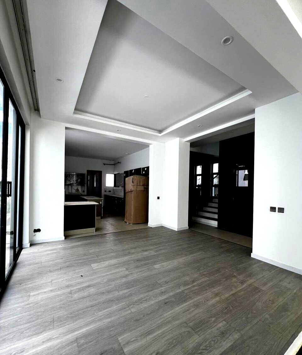 Newly Built 5-Ensuite Villa with Private Garden & DSQ - Lavington