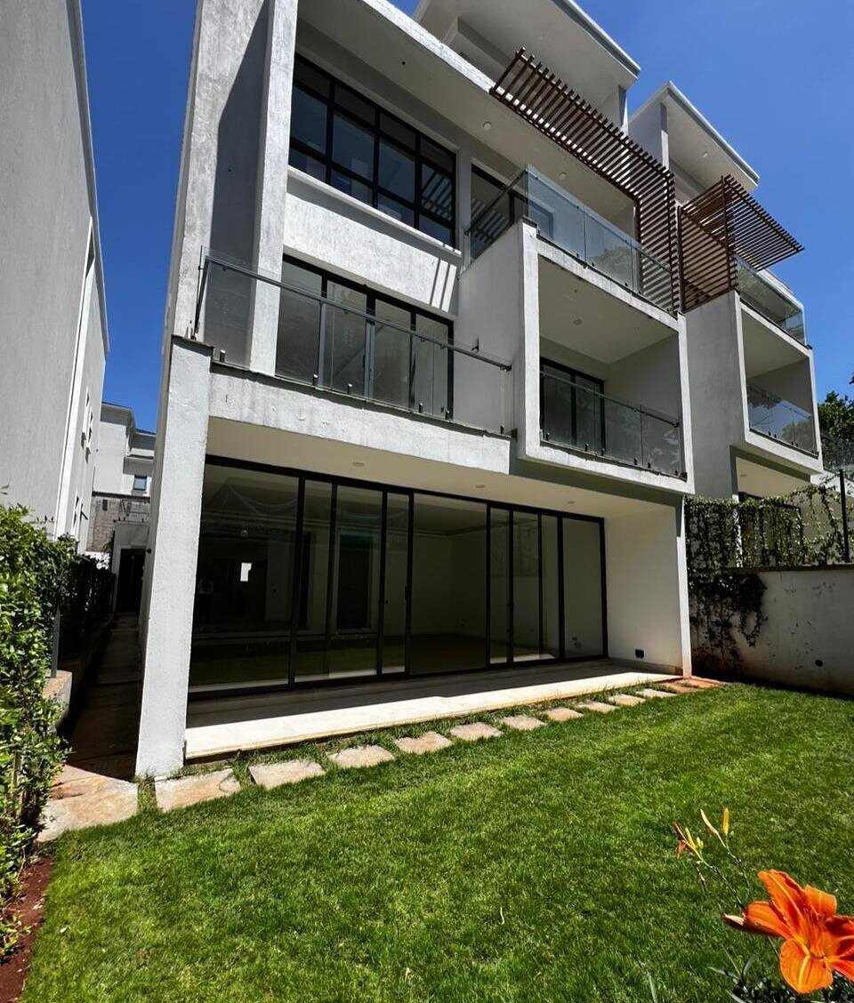 Newly Built 5-Ensuite Villa with Private Garden & DSQ - Lavington