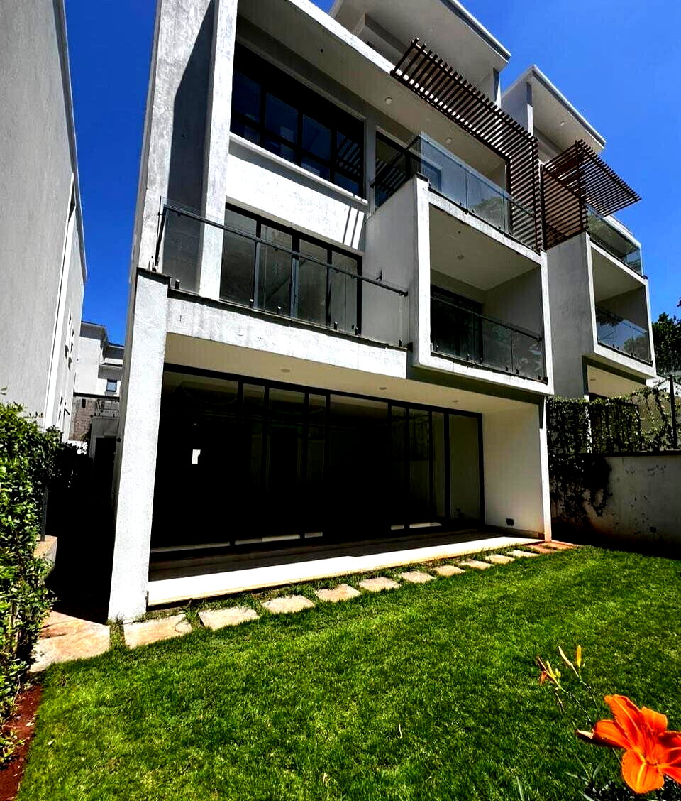 Newly Built 5-Ensuite Villa with Private Garden & DSQ - Lavington