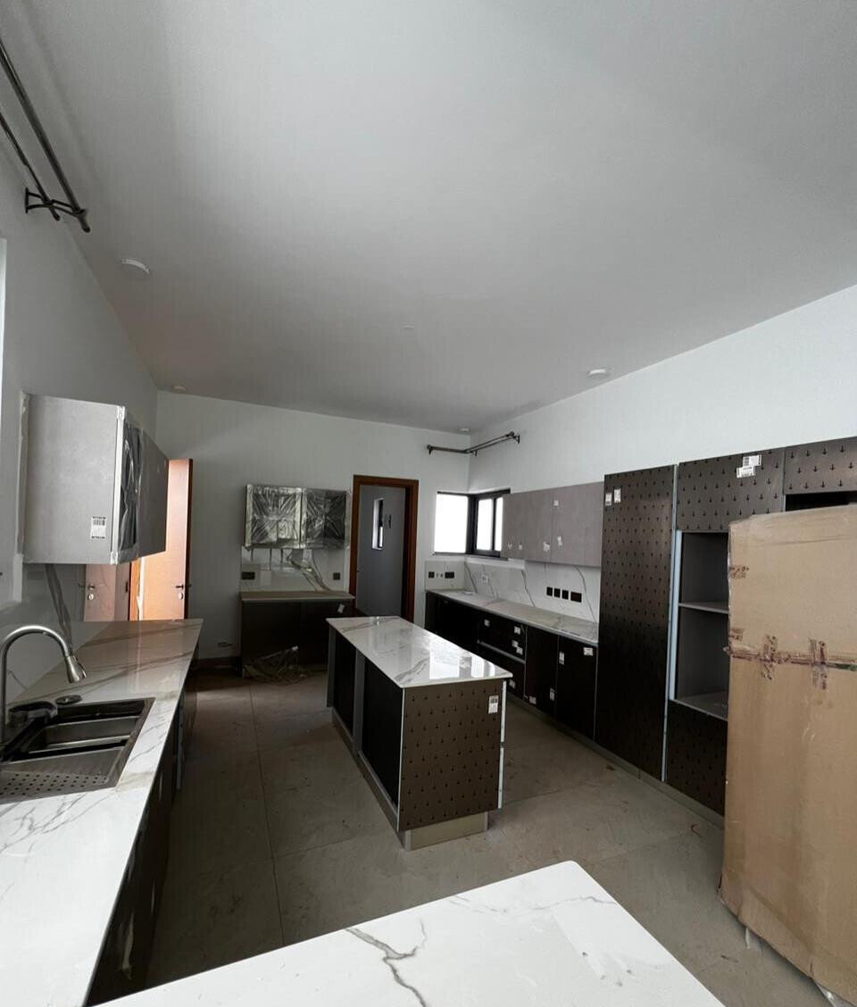 Newly Built 5-Ensuite Villa with Private Garden & DSQ - Lavington
