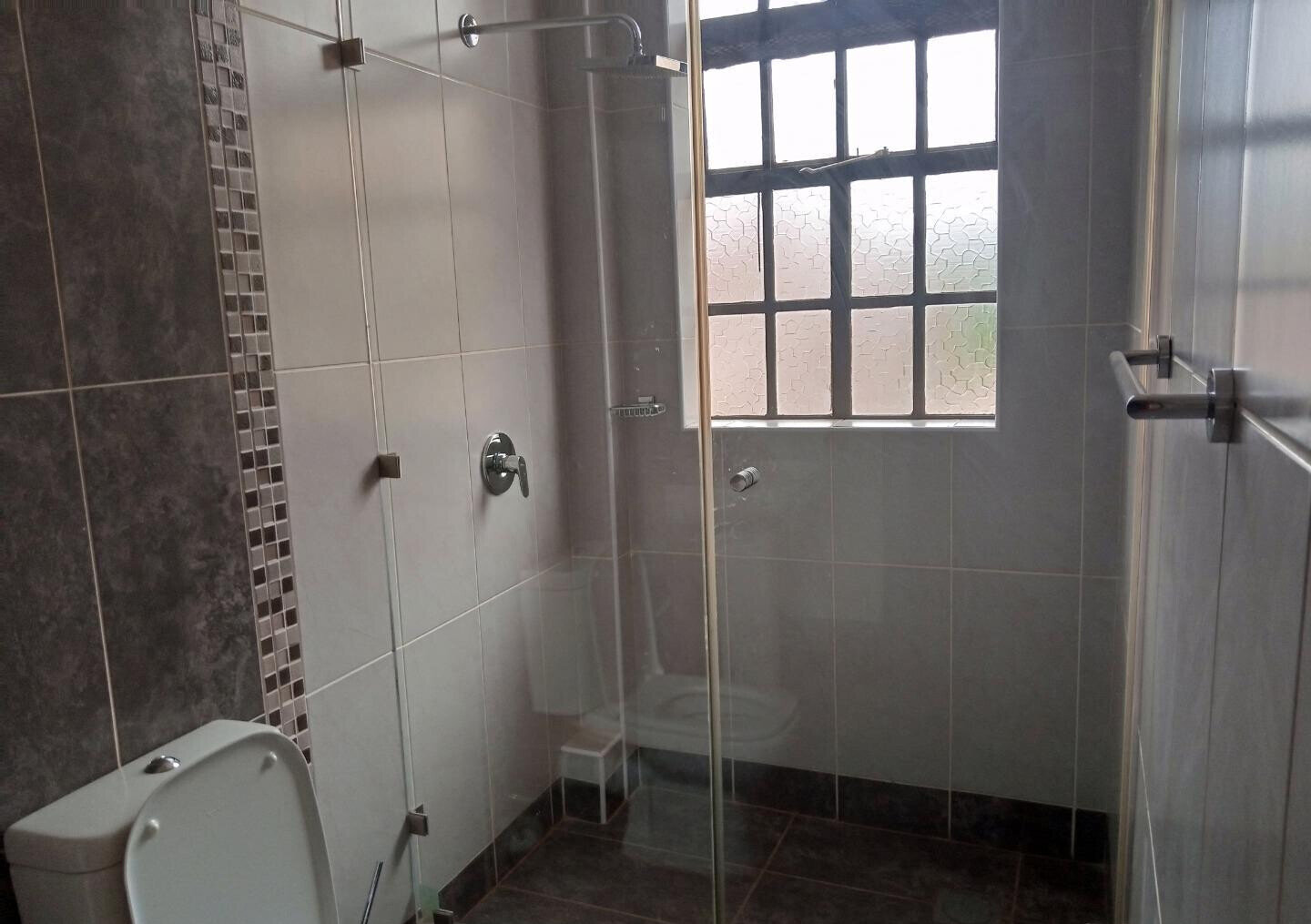 Brand-New 4BR Townhouse with Fireplace & Garden – Rosslyn