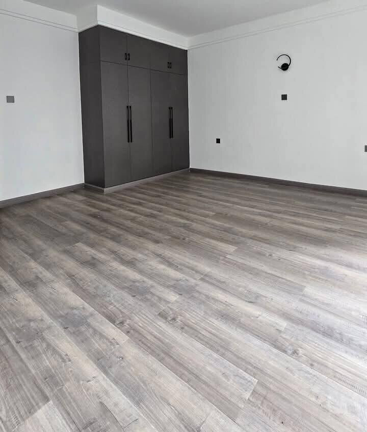5-Ensuite Townhouse with Gym & Pool Access - Valley Arcade