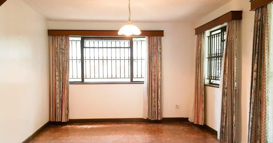 5BR Townhouse with Mahogany Fittings & DSQ - Parklands