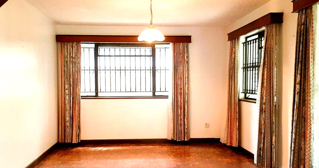 5BR Townhouse with Mahogany Fittings & DSQ - Parklands