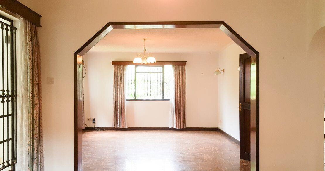 5BR Townhouse with Mahogany Fittings & DSQ - Parklands