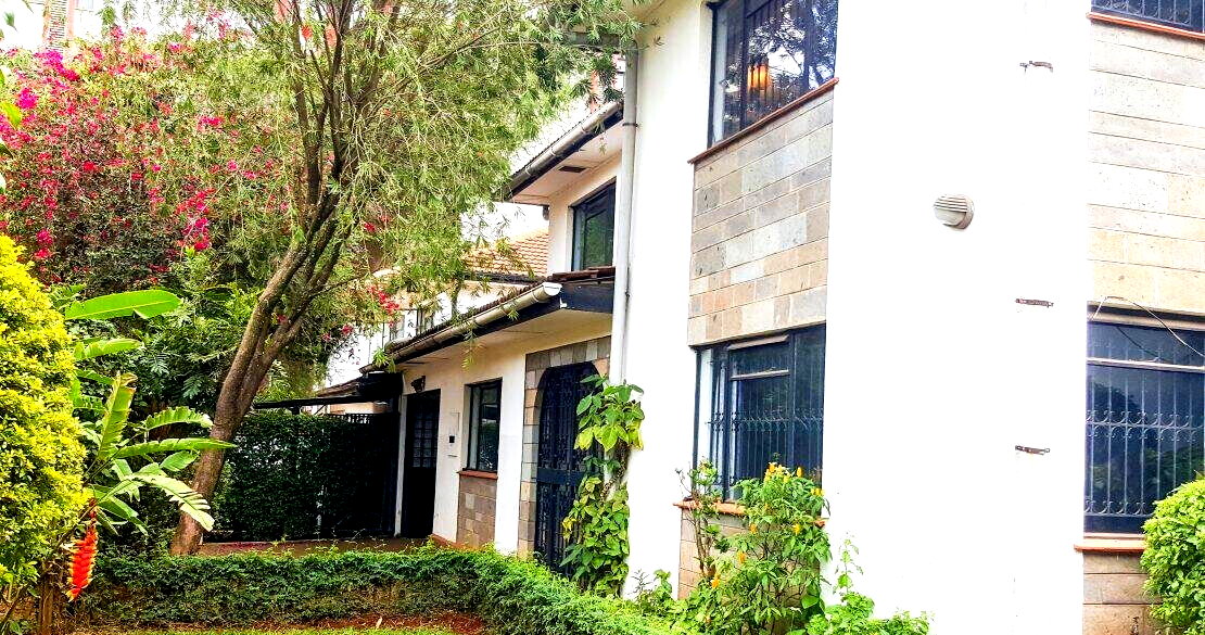 5BR Townhouse with Mahogany Fittings & DSQ - Parklands