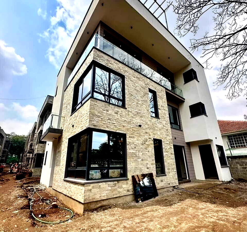 4-Ensuite Townhouse with Rooftop Terrace & DSQ - Lavington