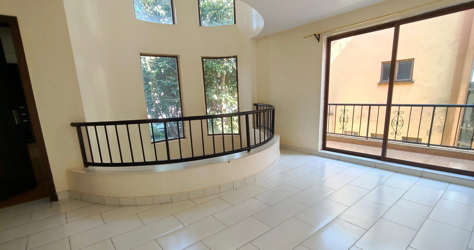 5-Ensuite Townhouse with Private Garden & DSQ - Westlands