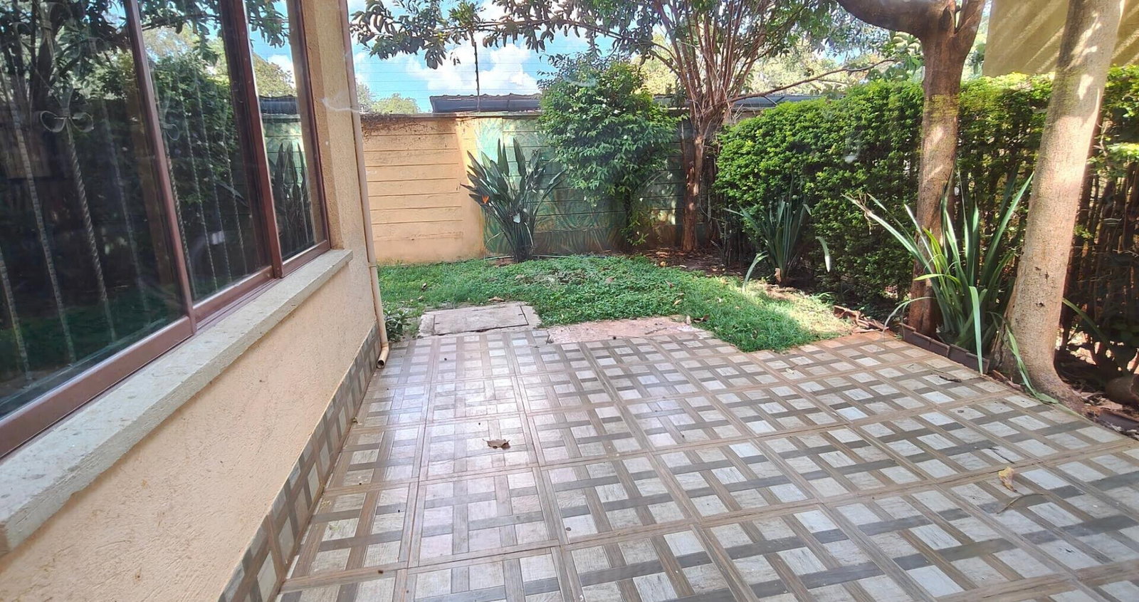 5-Ensuite Townhouse with Private Garden & DSQ - Westlands