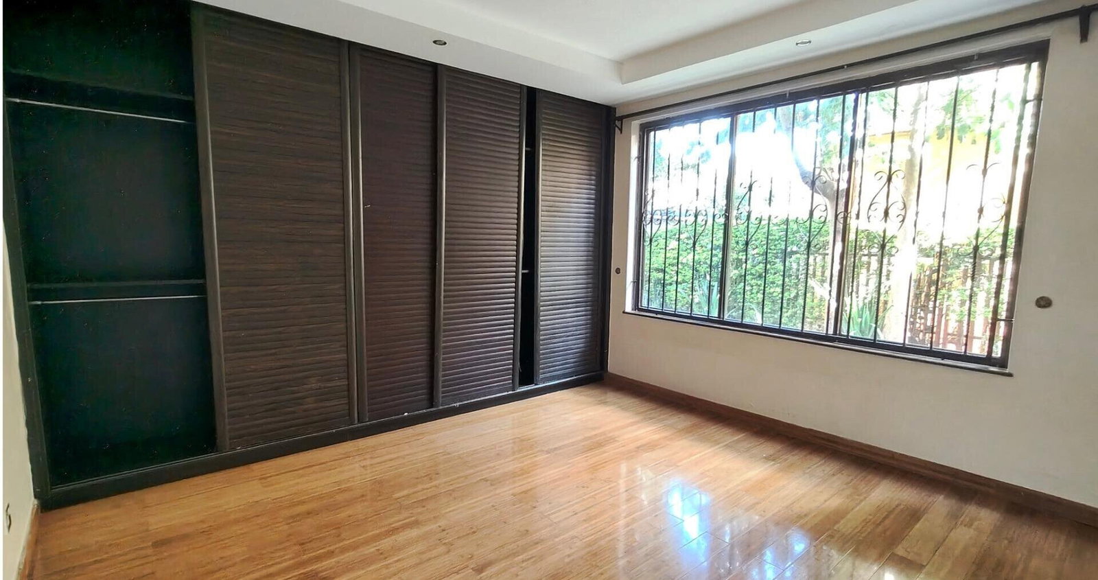 5-Ensuite Townhouse with Private Garden & DSQ - Westlands