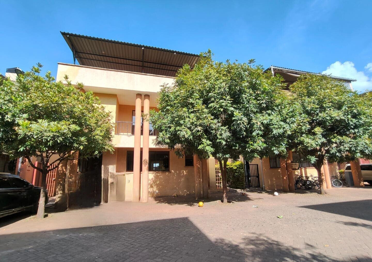 5-Ensuite Townhouse with Private Garden & DSQ - Westlands