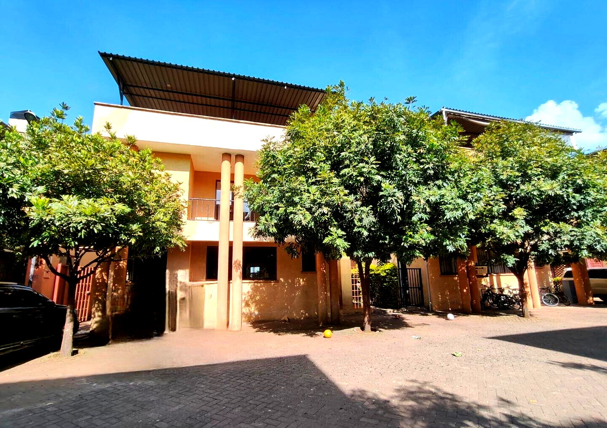 5-Ensuite Townhouse with Private Garden & DSQ - Westlands