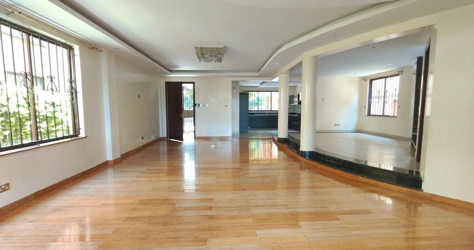 5-Ensuite Townhouse with Private Garden & DSQ - Westlands