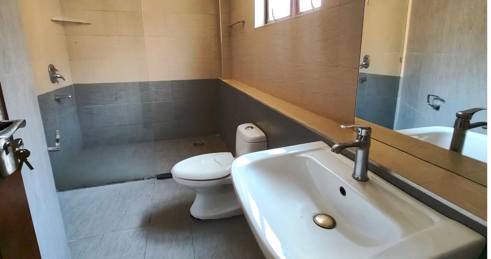 5-Ensuite Townhouse with Private Garden & DSQ - Westlands