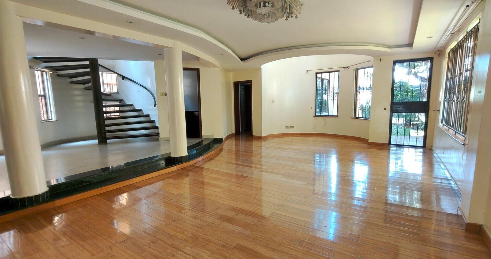 5-Ensuite Townhouse with Private Garden & DSQ - Westlands